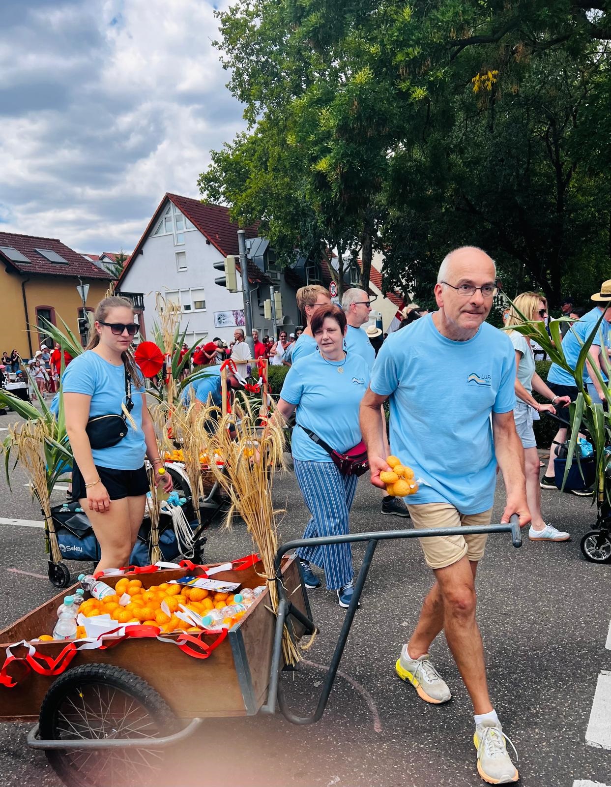 Mitarbeitende der LUFA Speyer bei der Brezelfestparade