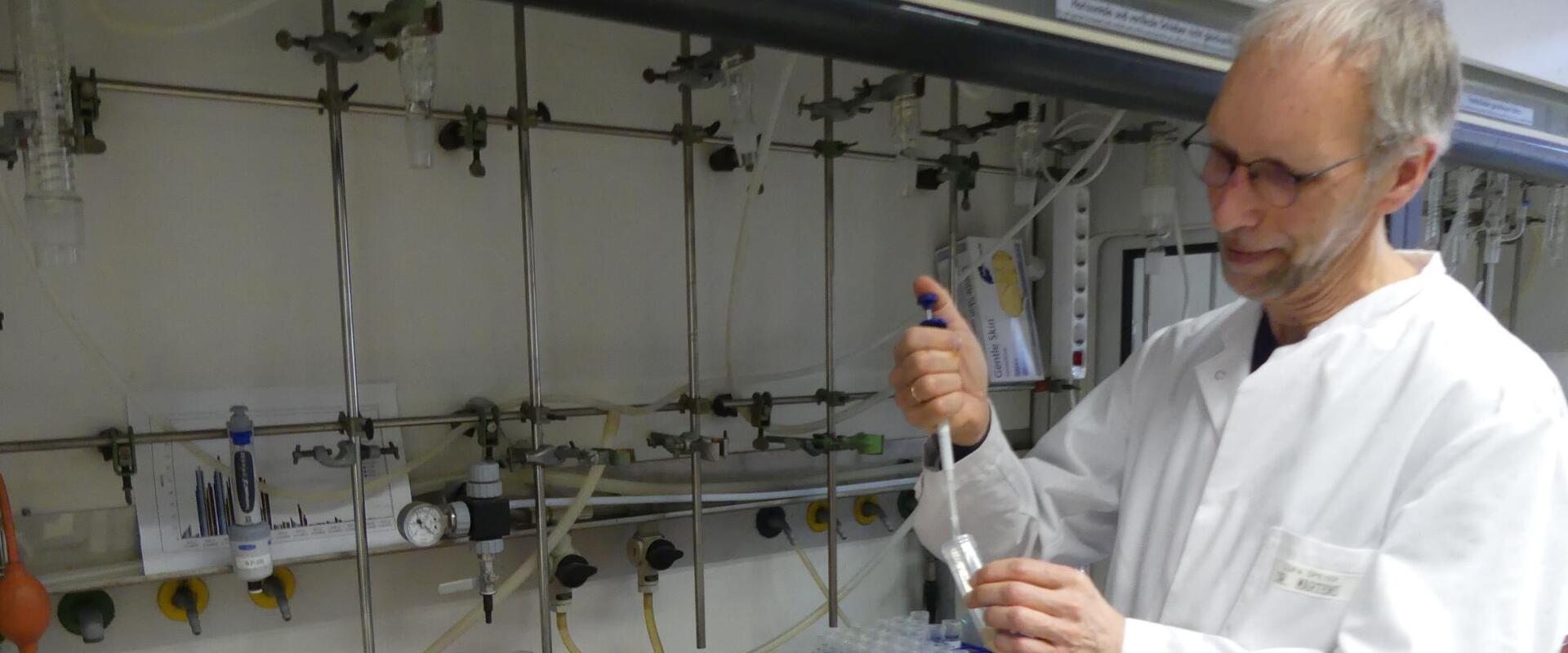 Dr. Dieter Martens in the laboratory