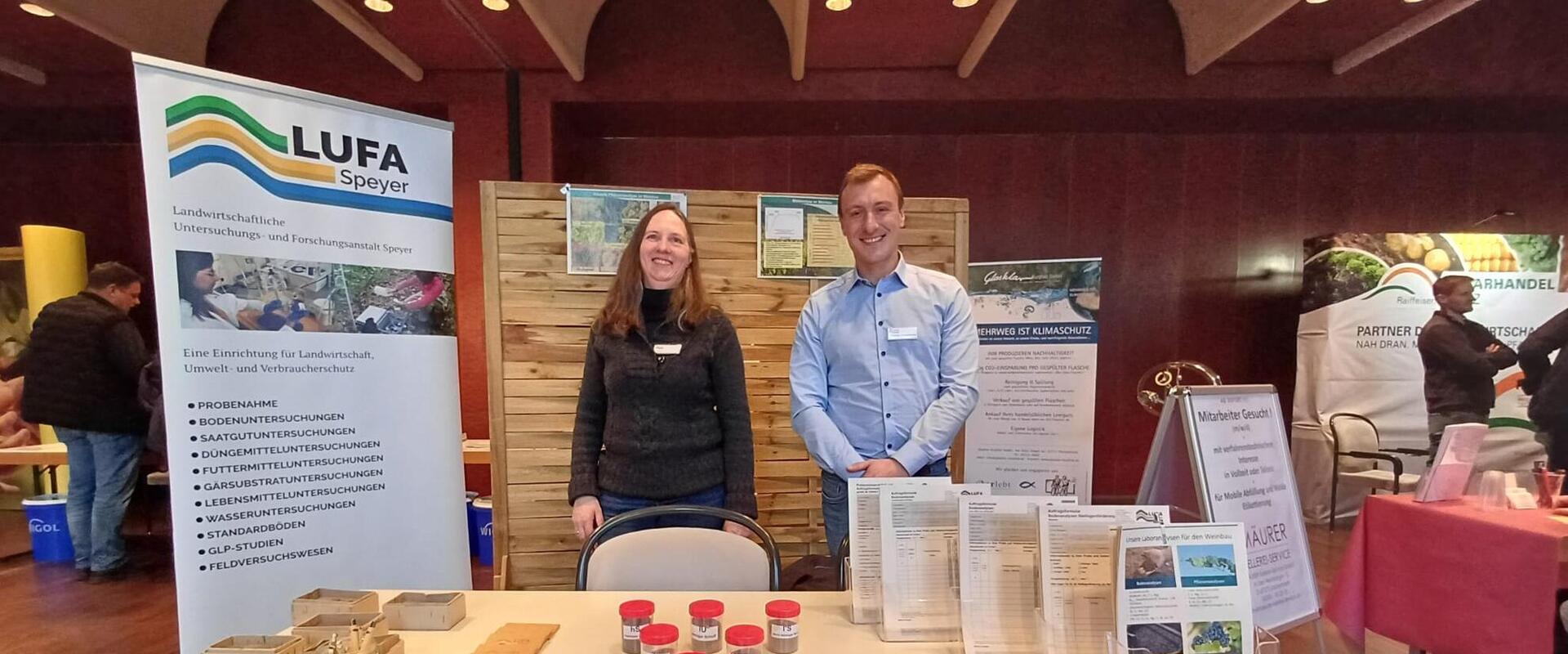 Anja Sauerbrunn and Fabian Schneeweis at the Palatinate Viticulture Days 2025